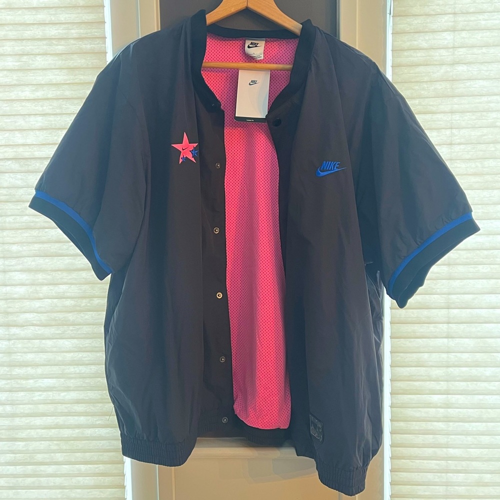 Nike Authentics
Men's Warm-Up Shirt